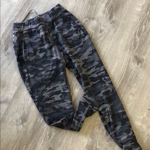 Alphalete Camo  Joggers